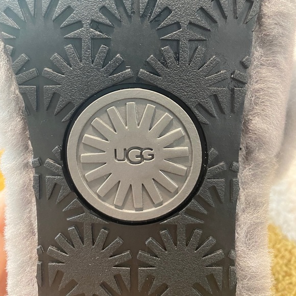 Fluffy UGG Sandals - Picture 4 of 8